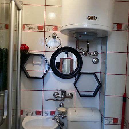 Small Low Cost Studio Белград Екстериор снимка