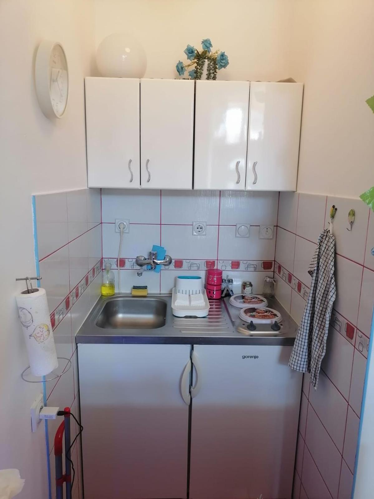 Small Low Cost Studio Белград Екстериор снимка
